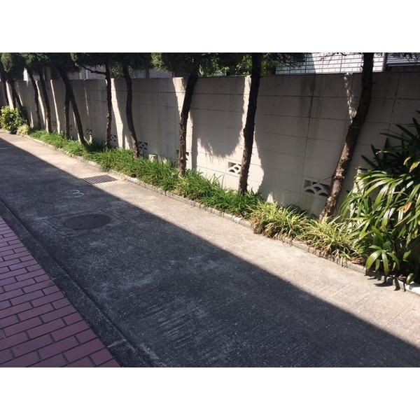 ファミーユ豊中本町 駐車場