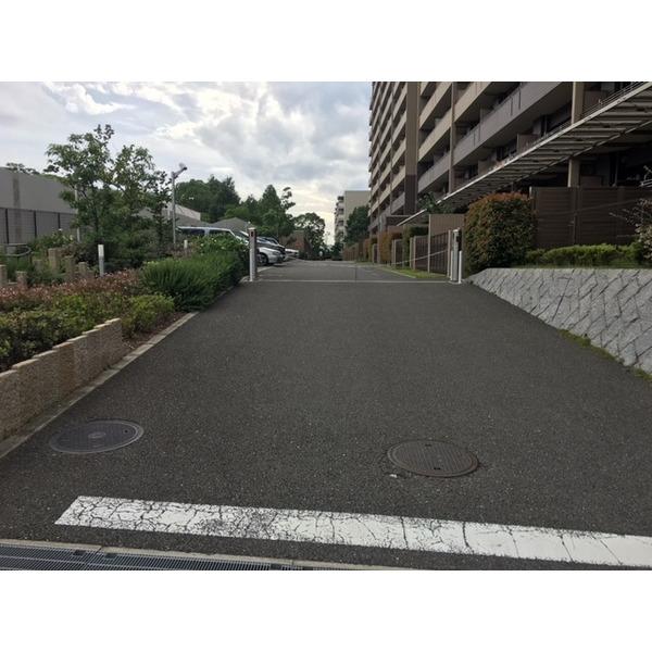 ジオ千里桃山台 駐車場