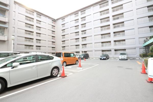 クローバーハイツ高槻総持寺 駐車場