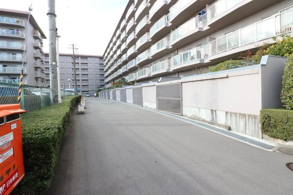 クローバーハイツ高槻総持寺 駐車場