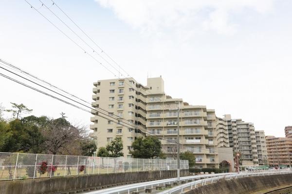クローバーハイツ上野芝 外観
