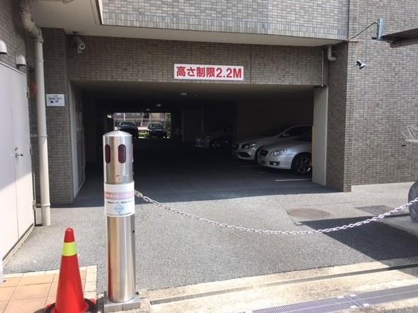 ローレルコート千里中央 駐車場