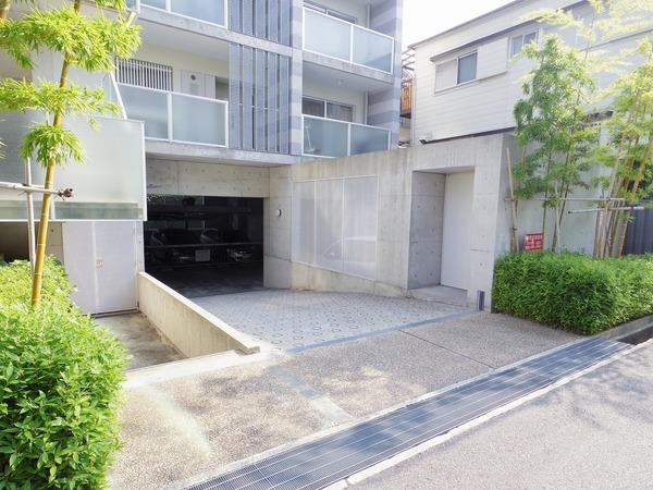 ユニアルス甲子園口プレジオ 駐車場