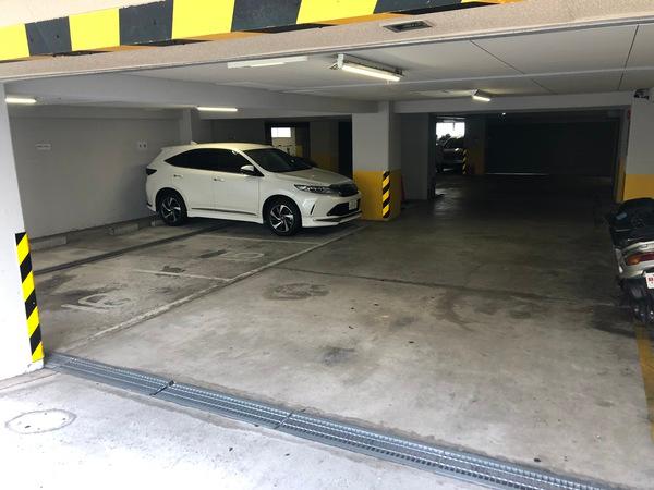上六第一ダイヤモンドハイム 駐車場