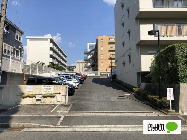 日興豊中緑丘スカイマンション 駐車場