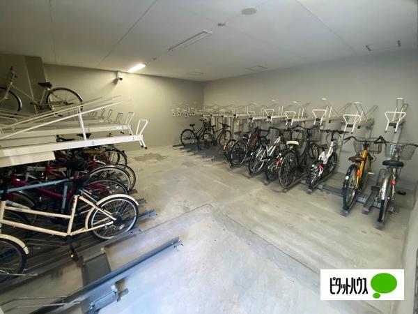 エステムコート三宮ＥＡＳＴⅢラヴィッサ 駐車場