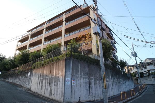 ベルク吹田千里丘 外観