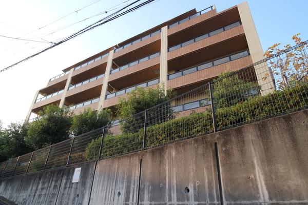 ベルク吹田千里丘 外観