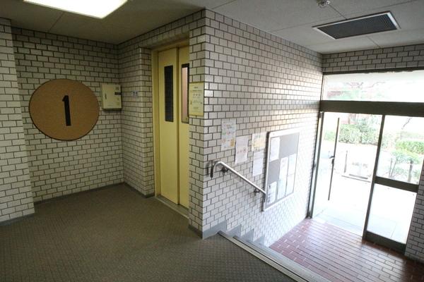 北緑丘第2住宅8号棟 エントランス