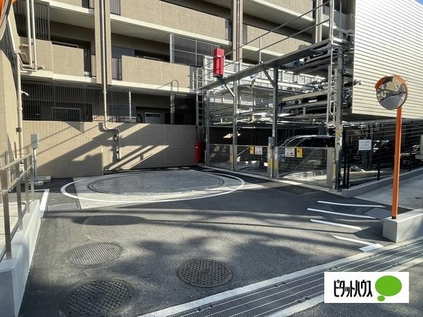 サンメゾン千里桃山台 駐車場