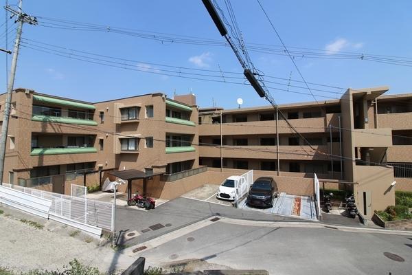 グランアッシュ柏原旭ヶ丘 外観