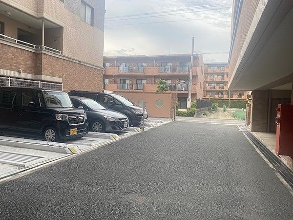 ロイヤル甲子園口 駐車場
