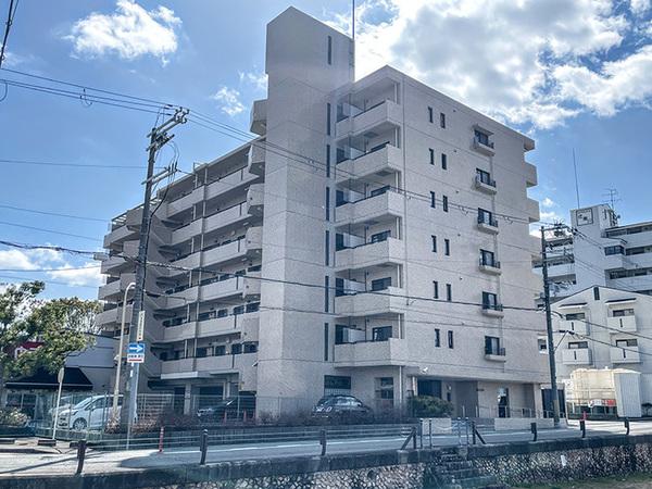 フォルム逆瀬川 外観