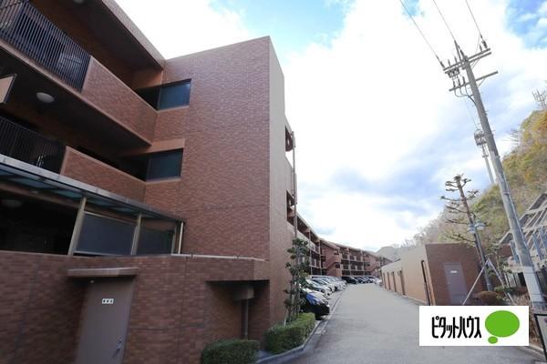 コスモヒルズ宝塚 外観