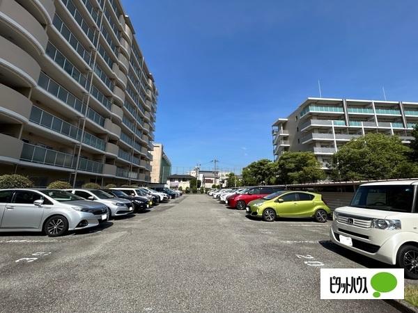 西宮北口ビューハイツ 駐車場