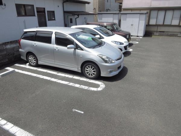 アベニュー高砂（0102） 駐車場