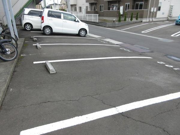 コーポ要谷花長（0201） 駐車場