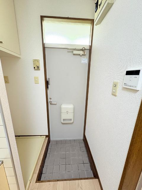 ラ・シェモア（0103） 玄関