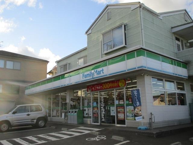ファミリーマートウッディ南光台店：132m