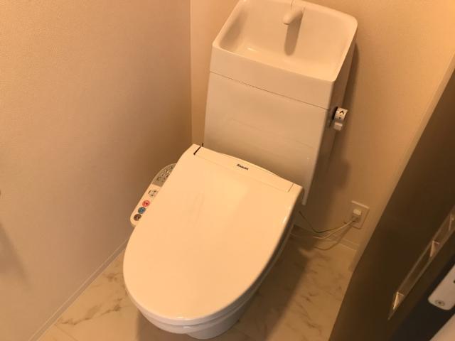 アインタウゼント トイレ