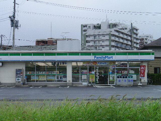 ファミリーマート新田東店：66m