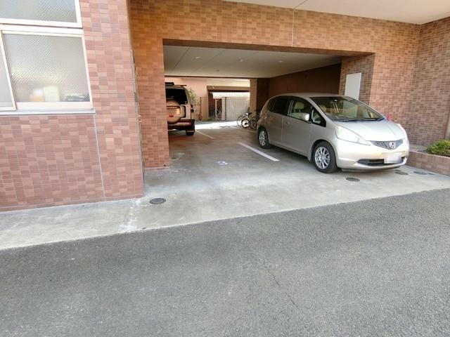 アムールシャトー（706） 駐車場