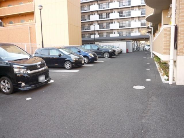 ミゥ・フォリア（102） 駐車場