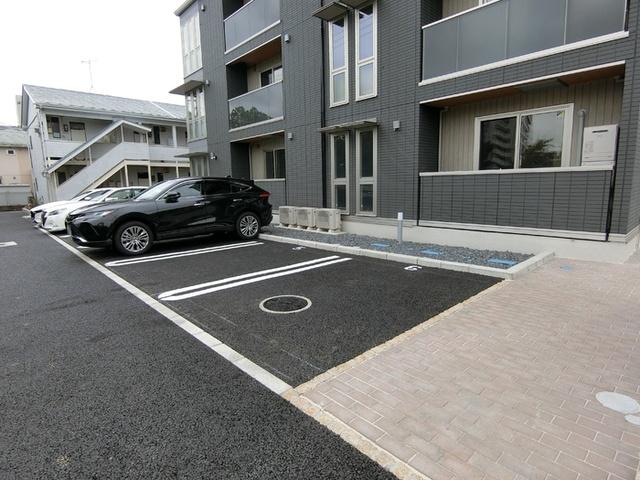 ラピスラズリ（107） 駐車場