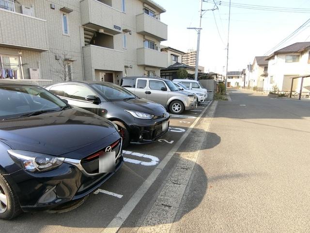 コンフォルト（102） 駐車場