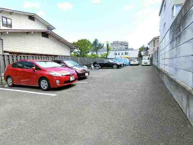 ヴィラージュ輝　Ａ（203） 駐車場