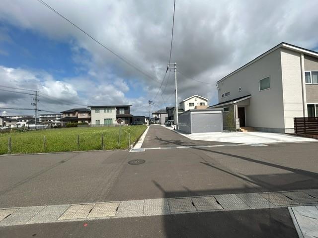 ※東側道路の位置指定道路持分なし