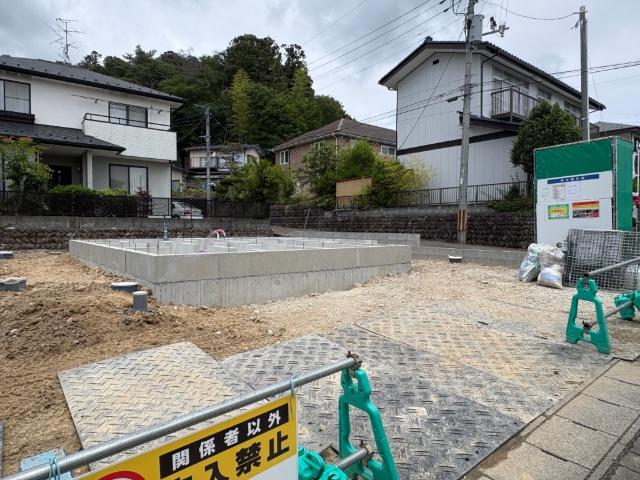 建築中