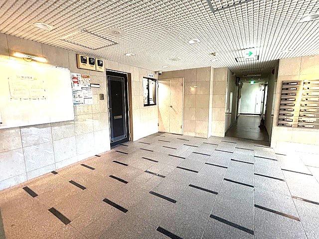ライオンズマンション榴ヶ岡 エントランス