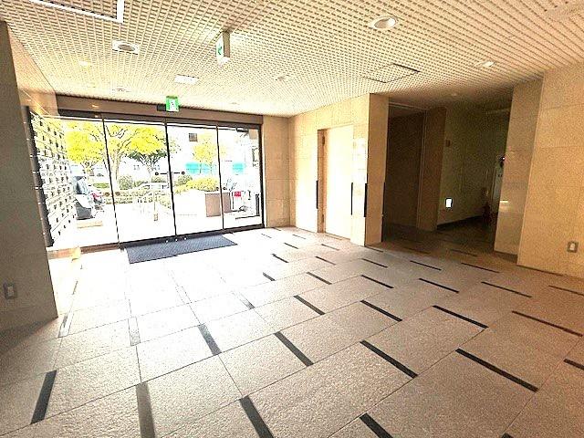ライオンズマンション榴ヶ岡 エントランス
