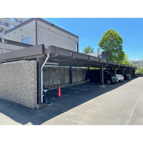 オ・ドミール北１９条 駐車場