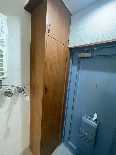 ホワイトヒルハウス（325） 玄関