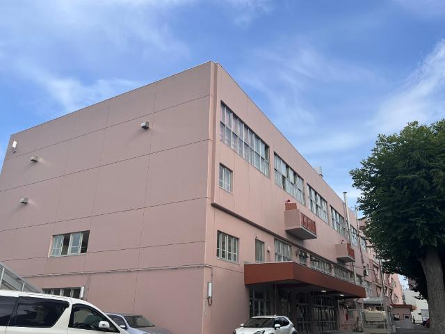 札幌市立北辰中学校：571m