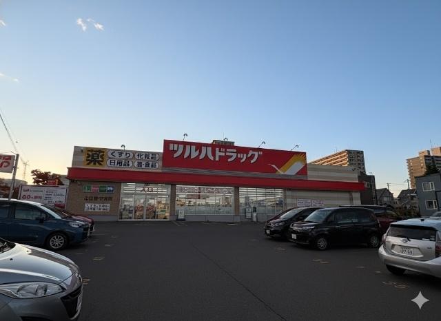 ツルハドラッグ北広島中央店：362m
