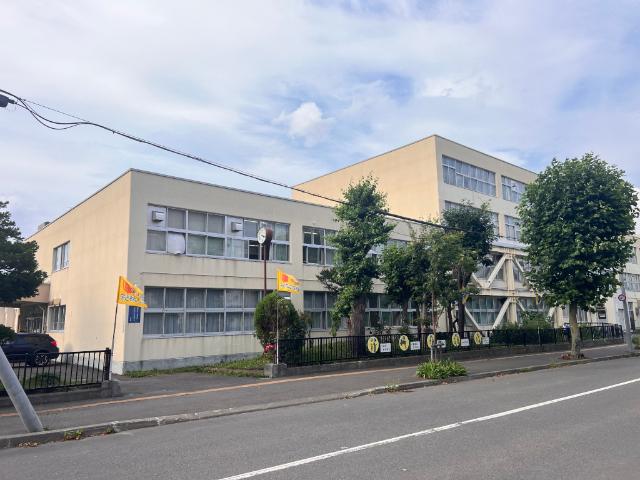 札幌市立幌北小学校：325m