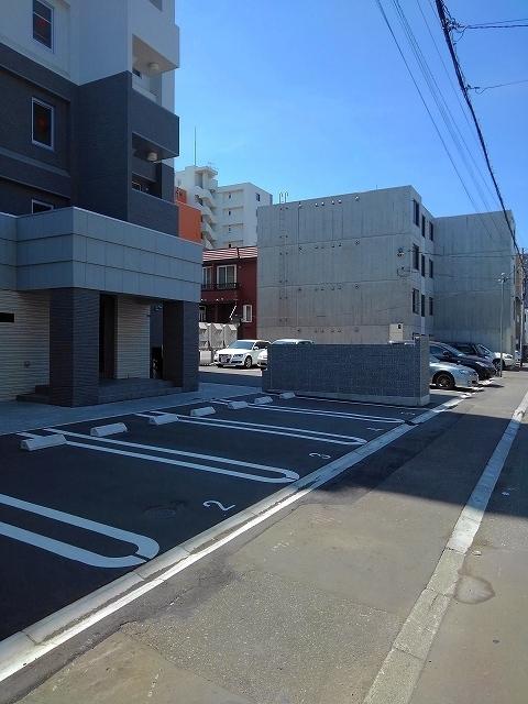 グランコート山鼻（302） 駐車場