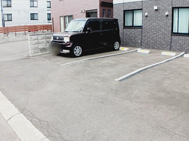 ＬＵＮＡ　ＣＬＡＲＩＳ　菊水（402） 駐車場