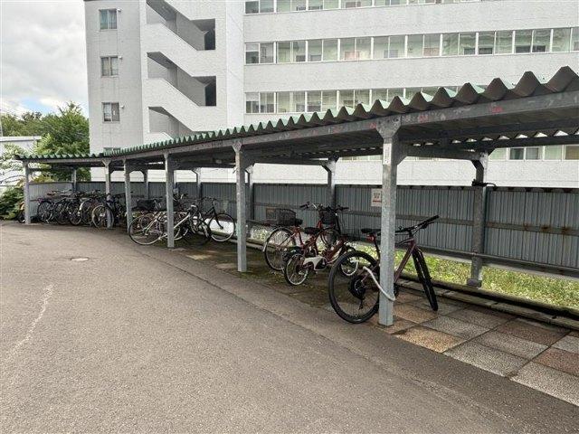 ホワイトヒルハウス（325） 駐車場