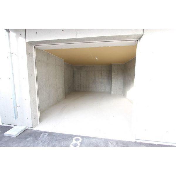 北広島市共栄町マンション 駐車場