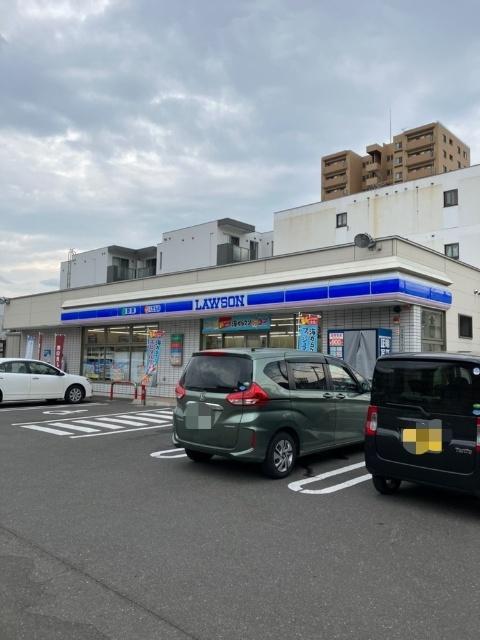 ローソン札幌北17東三丁目店：44m