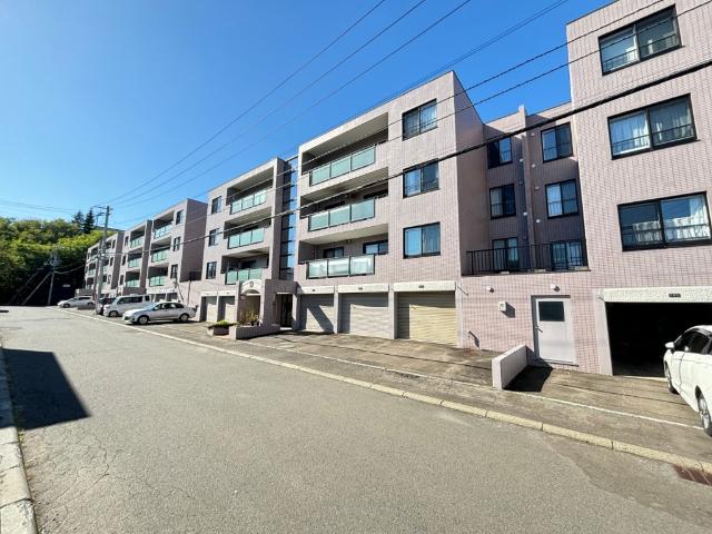 総戸数24戸、鉄筋コンクリート造、4階建のマンション