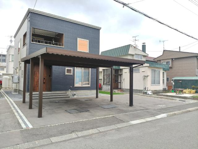 大型のカーポート付き！