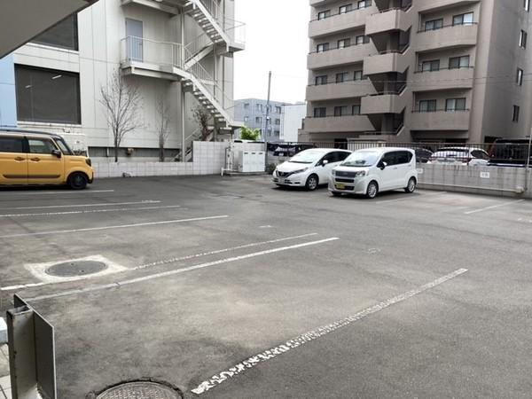 ライオンズマンション北22条 駐車場