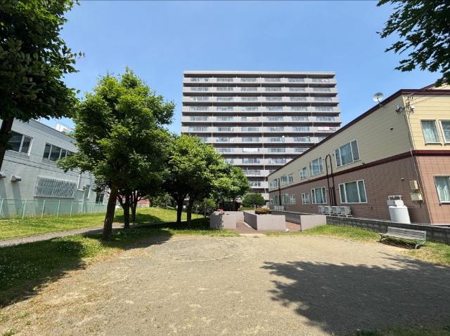 コープ野村大谷地 外観