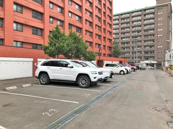 パーソナルステージ中島公園グレイス 駐車場