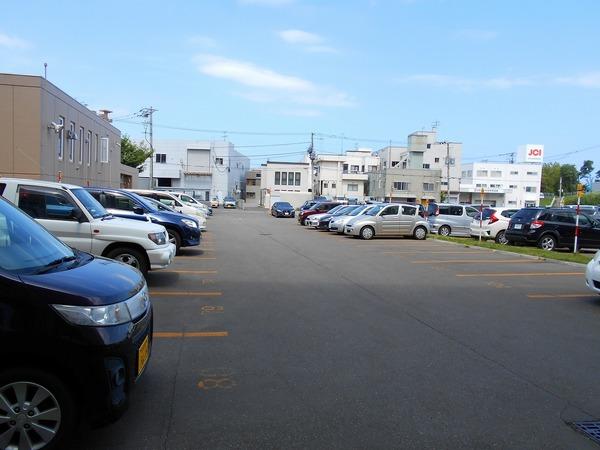 サーム菊水 駐車場